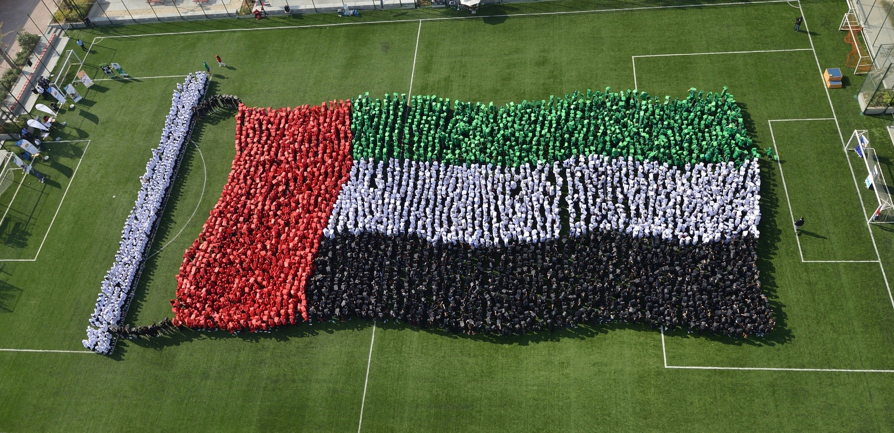 On the UAE's 46th National Day, more than 4,000 schoolchildren formed the "world's largest human image of a national waving flag" (Photo: Courtesy Guiness World Records)