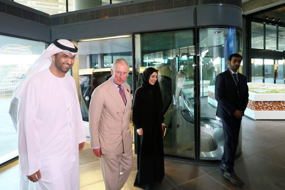 Britain&#39;s Prince Charles, accompanied by Sultan Al Jaber, the Chairman of Masdar,  inspecting Masdar City&#39;s driverless pods